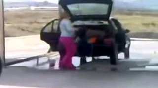 Бабы за рулём. Автоприколы с девушками. Видео приколы про девушек!