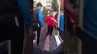 Уличная драка. Довыебывался. Жестоко получил.