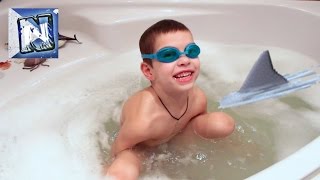 Ищем сюрпризы в ванне с пеной   Surprises, toys in the bath with foam