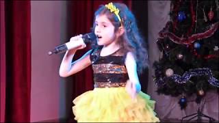Мария Рафаелян -песня""Ох, уж эти гаммы" Анны Петряшевой (7лет)