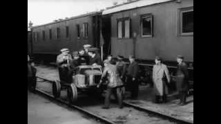 Курский вокзал в 1918 году. Испытания автодрезины.