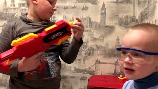 РАСПАКОВАЛИ ИГРУШЕЧНЫЙ АВТОМАТ "БЛАСТЕР" И ПОСТРЕЛЯЛИ ПО МИШЕНЯМ!) toy automaton