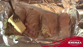 Пикантный куриный рулет с грибами и сыром