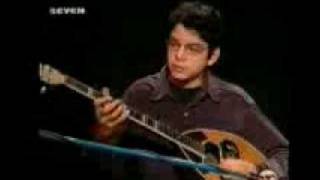 VRINIOTIS THANASIS - enas magas sto votaniko-solo zeibekiko