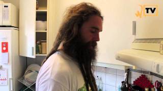 Whoa-TV S02E11: Promoe & Henry Bowers lagar veganmat (Del 1 av 3)