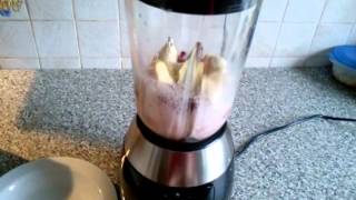 Russell Hobbs Illumina Jug Blender - Making smoothie
