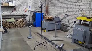 "Кованая" напольная вешалка в бар. Кузнец Кулибин