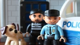 Играем в конструктор (LEGO Duplo) Полицейский участок + Мультик про машинки из ЛЕГО
