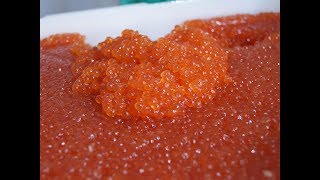 Как быстро и вкусно засолить красную икру? Солим икру горбуши!