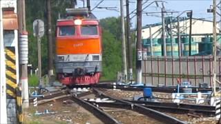 Смена локомотива с ЧС4Т-372 на ЧС4Т-451 и отцепка прицепных вагонов, ст. Киров