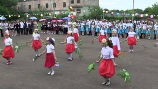 Поздравление с окончанием учебного года  от учениц 3 класса МОШ №56
