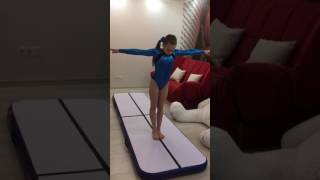 Надувной гимнастический мат "Пируэт"