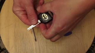Замена батарейки в ключе toyota