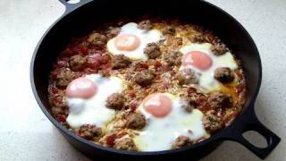 Tajine de koftas con huevos
