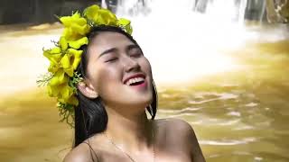 NGINTIP ABG MANDI TELANJANG..!! putih mulus dan seksi