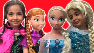 Elsa And Anna DRESS UP GIANT DOLLS  + Anna’s Birthday - Lego Castle Toys