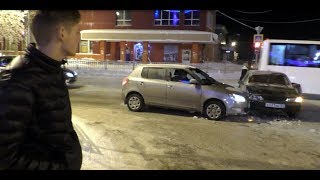 Не сильно встретились на перекрестке. ВАЗ-2113 Бывает.