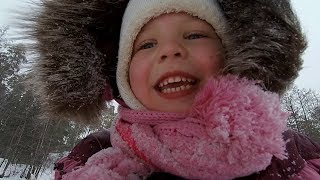 Детское Видео Зимние Забавы|Санки, СнегоКАт и ЛедянКА|ВЕСЕЛАЯ горочКАтико|Будем КАтаться?