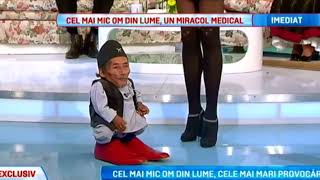 Very Tall Woman with Shortest Man Best Height Comparison Ever! 2