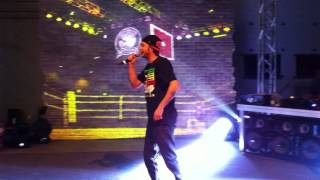 Clementino sfida se stesso in freestyle: Clementino vs Iena White. La battle.