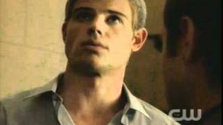 Gay kiss between Teddy and Ian on 90210