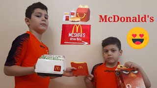 ليث و عمر يلعبان لعبة الحزورة و يطلبان وجبة الناغتس المفضلة ?nuggets