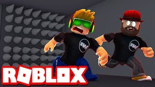 HOW TO SURVIVE A SUPER DEADLY SPEEDING WALL in ROBLOX