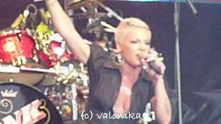 Pink - Who Knew + Just Like A Pill (live) HD
