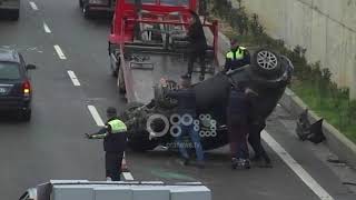 Ora News - Aksident tek "Unaza e Madhe" në Tiranë, shikoni si është përmbysur makina