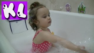 ВЛОГ Купаемся в пене Кристаллы с треском Синяя таблетка VLOG bathe in foam Crystals with a bang
