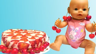 Кукла Беби Борн готовит Клубничный торт Кормим куклу Видео для детей Doll Baby Born Video for kids