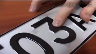 Buen truco para que el radar no fotografíe la matrícula.