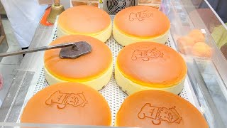 japanese street food - uncle rikuro JIGGLY CHEESECAKE osaka japan