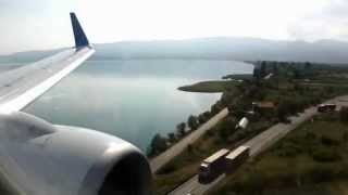 Ohrid Gölü üzerinde uçakla yolculuk ve havaallanına iniş