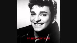 Zeki Müren - Seni sevmek sana yanmak senin olmak dileğim