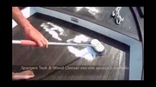 Pulizia della coperta con Teak & Wood Cleaner