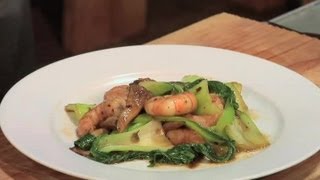 How to Cook Bok Choy With Shrimp & Mushrooms : Mushroom Recipes