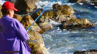 ?ЖЕНСКАЯ РЫБАЛКА В КРЫМУ НА ЧЁРНОМ МОРЕ В ШТОРМ В НОЯБРЕ?WOMEN'S FISHING IN CRIMEA ON THE BLACK SEA