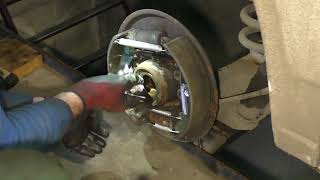 VW T4 Замена заднего ступичного подшипника.VW T4 Replacing rear wheel bearing