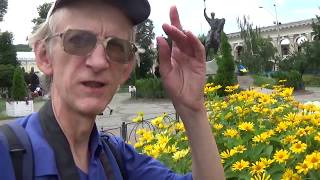 Жизнь, Секс и Рай Шмелей на Цветах на Подоле в Киеве, Украина