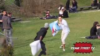 PILLOW FIGHT PRANK ! (French) - PsTV