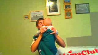 как правильно уложить ребенка в слинг с кольцами
