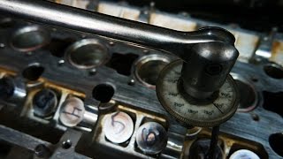 Затяжка #гбц динамометрическим ключом на двигателе Вольво с30.