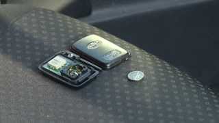 Toyota Verso Smart Key. Как завести двигатель не смотря на пустую батарейку.