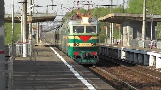 Электровоз ЧС7-141 с поездом № 003 Москва - Белгород