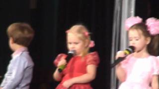 Арина детский концерт на новый год - Arina kids New Year concert