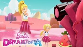 ¡Alguien se comió nuestro establo! | Dreamtopia | Barbie
