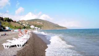 Шторм на пляже в Рыбачьем под Алуштой (Крым)