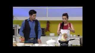 HH Thu Hoài làm món bún gạo xào bí đỏ  - Vui Sống Mỗi Ngày [VTV3 - 14.01.2014]