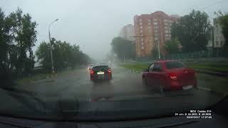 Россия, Ульяновск, непогода, лето 2017г. Jeep Grand Cherokee wk2 2016 3.0 Pentastar бензин.